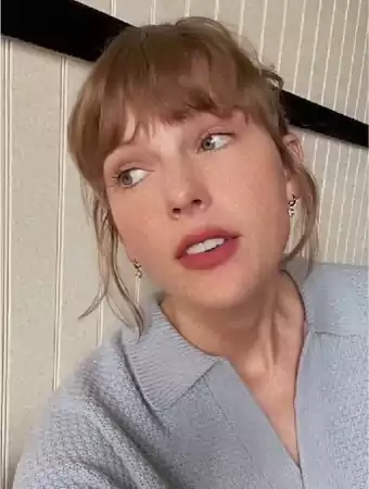 Taylor Swift with no Makeup